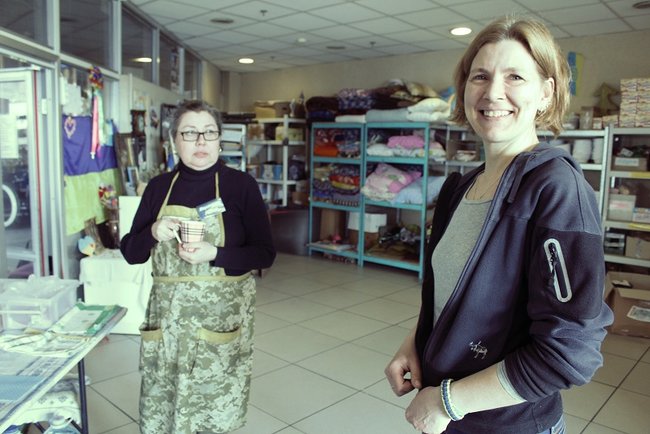 "Не хватает людей": в сети рассказали о волонтерском пункте на столичном вокзале (фото)